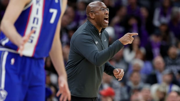 Jan 22, 2024; Sacramento, California, USA; Sacramento Kings head coach Mike Brown instructs his players during the third quarter against the Atlanta Hawks at Golden 1 Center. Mandatory Credit: Sergio Estrada-USA TODAY Sports